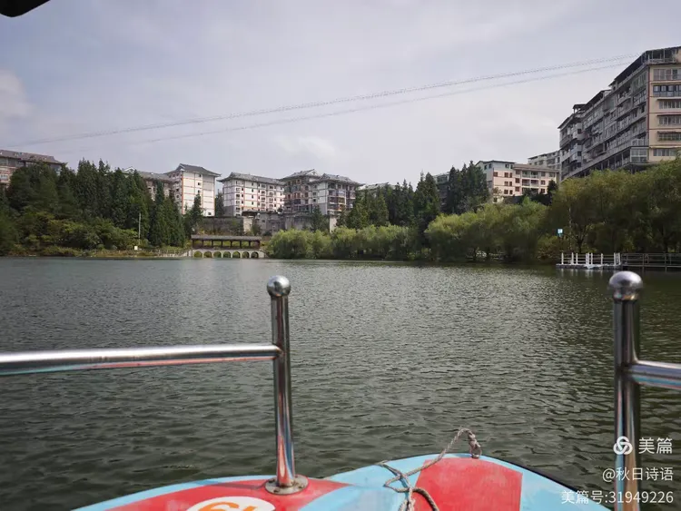 游石柱黄水镇月亮湖